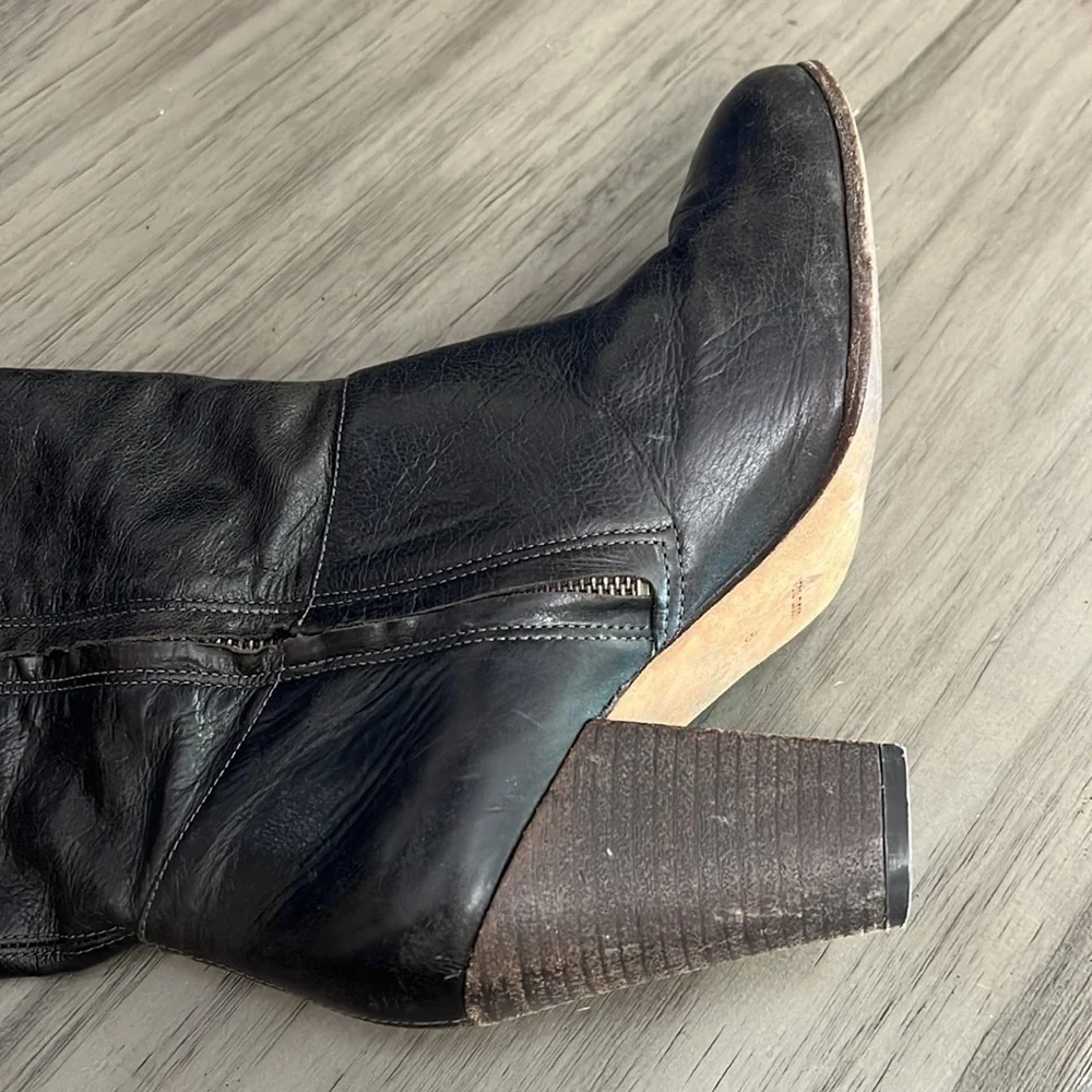 POUR LA VICTOIRE OVER THE KNEE BROWN LEATHER BADDIE BOOTS 8